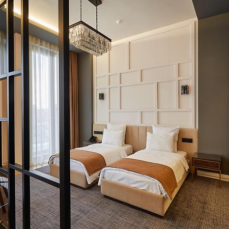 فندق أجابابيانز يريفان المظهر الخارجي الصورة A room at the hotel