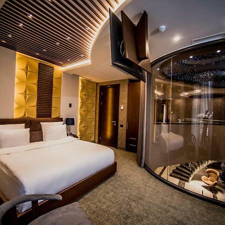فندق أجابابيانز يريفان المظهر الخارجي الصورة A suite at the hotel