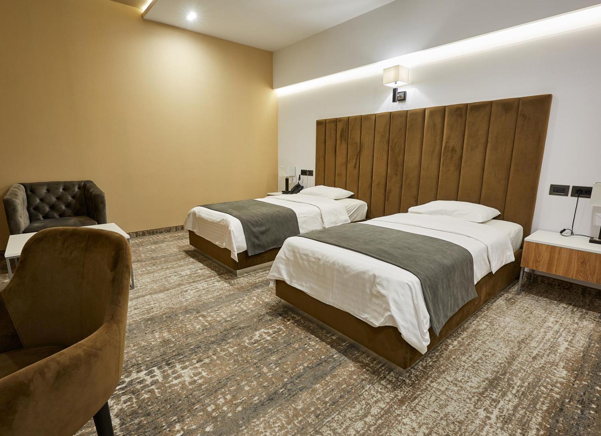 فندق أجابابيانز يريفان الغرفة الصورة Deluxe Room