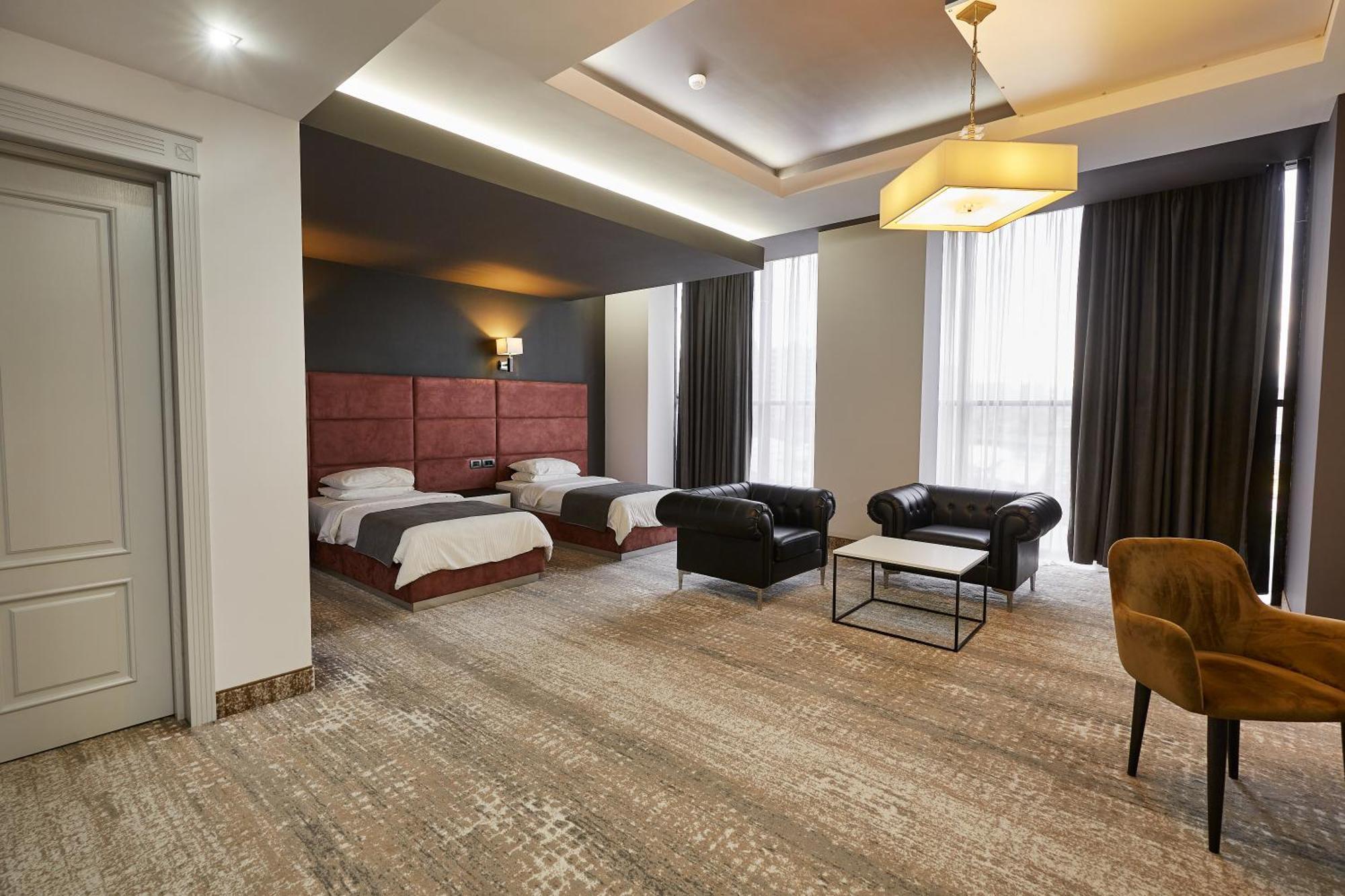 فندق أجابابيانز يريفان المظهر الخارجي الصورة A suite at the hotel