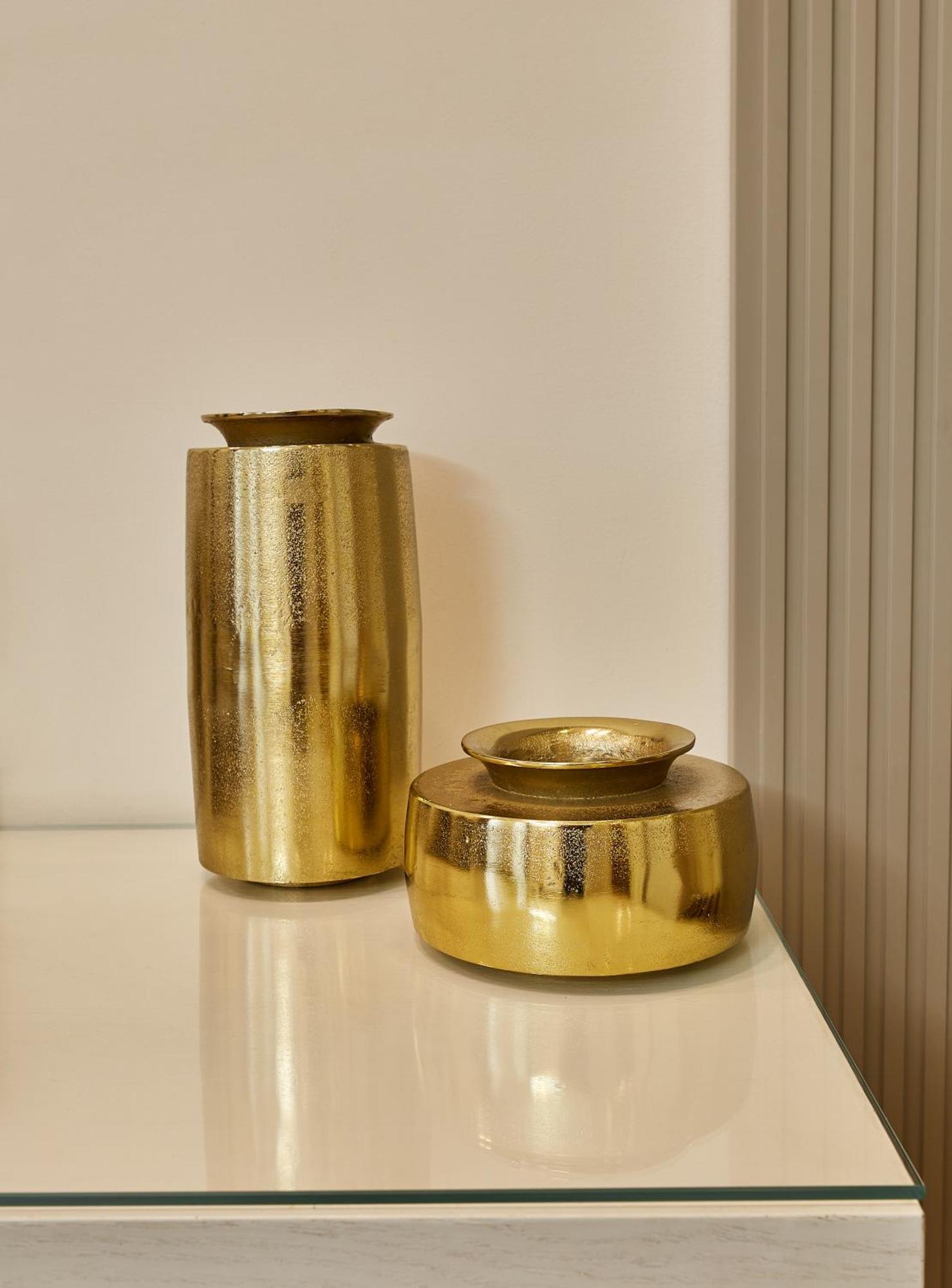 فندق أجابابيانز يريفان الغرفة الصورة Gold ceramic vases