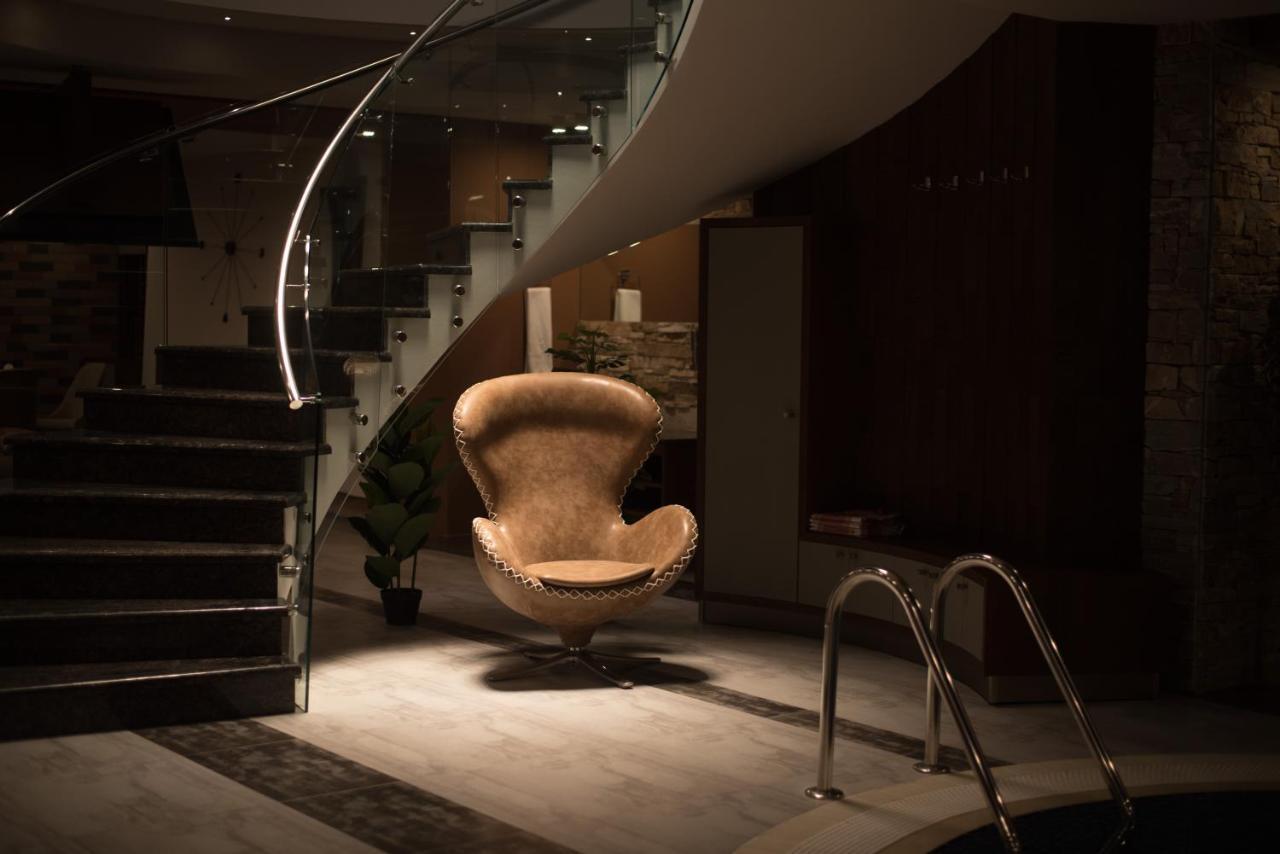 فندق أجابابيانز يريفان المظهر الخارجي الصورة The Egg Chair